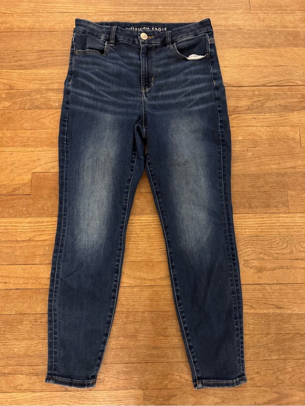 American Eagle Women's Dark Wash Jeans - Size 8
b94